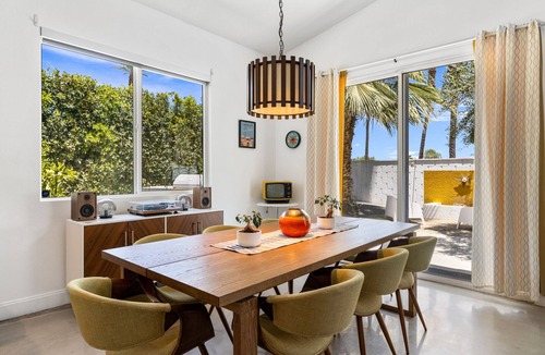 Indian Wells House | Mid-Century Modern Home with Pool & Epic Mountain Views. E-Scooters included