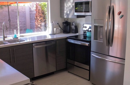 Sunrise Vista Chino Apartment | Mid-Century Modern Condo - 5 minute drive from Downtown Palm Springs