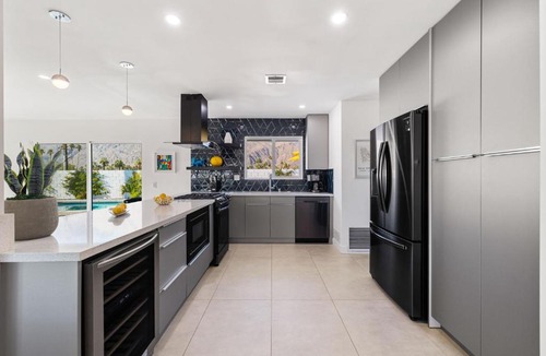 Buttonwillow House | Mid-Century Oasis with Pool & Spa