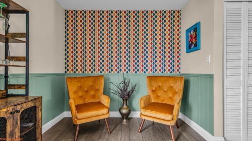 Indio Apartment | Mid-Century stay with Pool ,Golf Retreat and cool Comfort