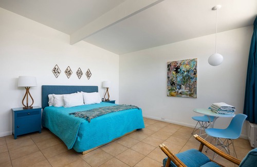 Desert Park Estates Hotel | Mid-Century Studio Pool + Sauna | Mins to Dining | Monkey Tree Hotel
