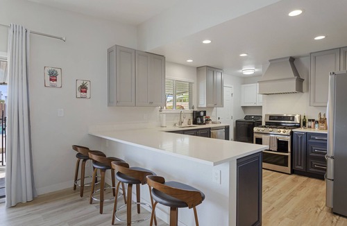 Tempe House | Mid Mod Desert Oasis - FREE Heated Pool by Old Town, ASU, Golf & Spring Training