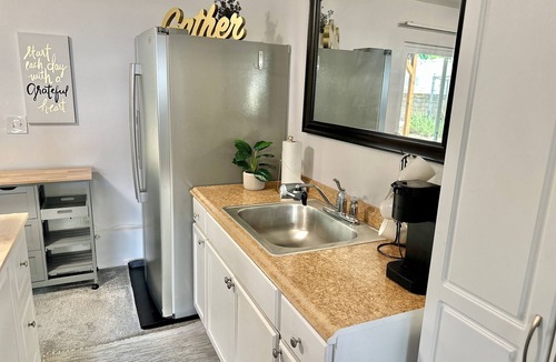 Greenburg House | Midcentury 3BR Home, Minutes to Washington Square!