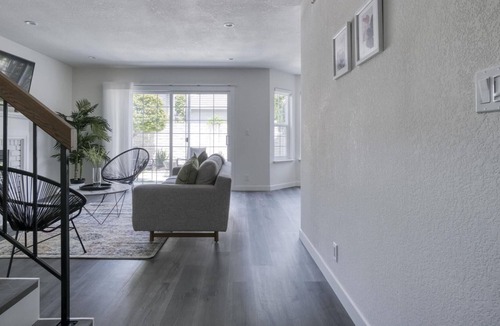 Milpitas Apartment | Milpitas 2BR + Parking in Complex w/ Pool + Lake