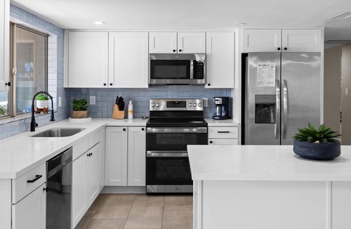 Glendale House | Min from Sports Stadiums | Pool & Hot Tub