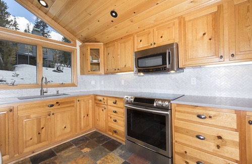 Alpine Meadows House | Mineral Springs By Tahoe Getaways w/Hot tub & Close to Hiking and Biking!