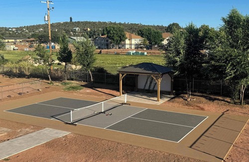 Payson House | Mini Cabin with Pickle ball court !