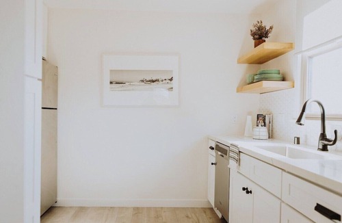 Olde Solana Beach Apartment | Minimalist, High End Design - Solana Surf Loft