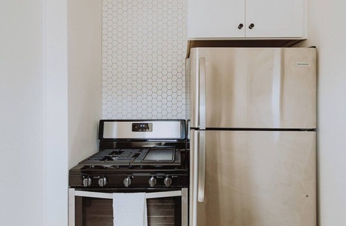 Olde Solana Beach Apartment | Minimalist, High End Design - Solana Surf Loft
