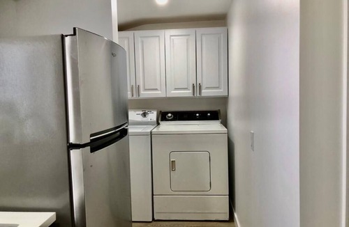 Ashland House | Minimalist Living 1BR In-Law AC Unit with Private Washer & Dryer