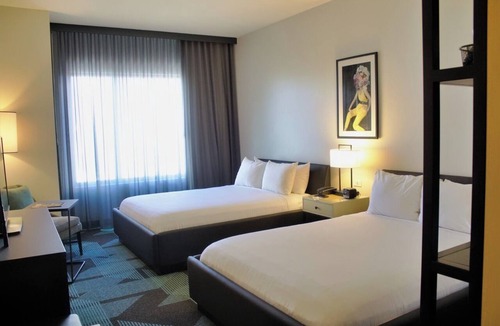 Downtown Las Vegas Hotel | Minutes Away from The Neon Museum! FREE Parking, Rooftop Pool, Onsite Casino