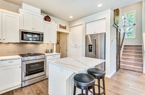 Century West House | Minutes to Deschutes River Trail with Hot Tub & Fire Pit!