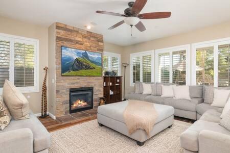 Temecula House | Minutes to Wineries Outdoor Oasis Pool Table