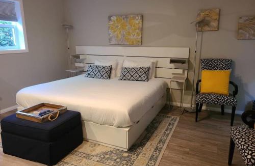 Bay Park Apartment | Mission Bay Studio Retreat