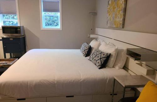 Bay Park Apartment | Mission Bay Studio Retreat