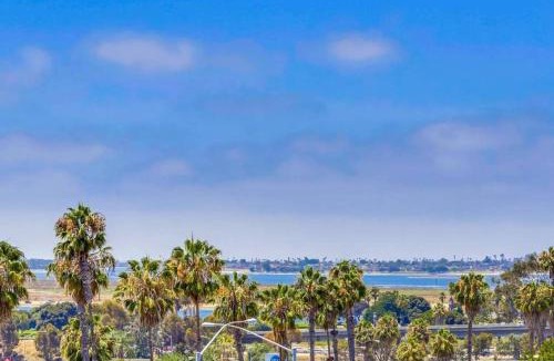 Bay Park House | Mission Bay Studio w Ocean Views from Rooftop Deck
