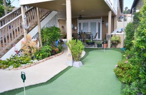 Bay Park House | Mission Bay Studio w Ocean Views from Rooftop Deck