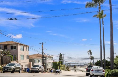 Middletown House | Mission Hills Dream - BBQ, Patios, AC, Parking