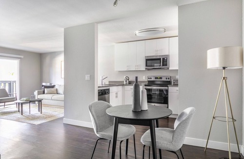 Sunnyvale Apartment | Mod Sunnyvale 1BR w/Gym, Pool + Spa, Easy Freeway Access, by Blueground