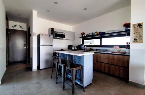 La Ventana Condo | Modern 2 bed/2 bath, 1st floor condo. Casa Ventosos (Calypso 102).