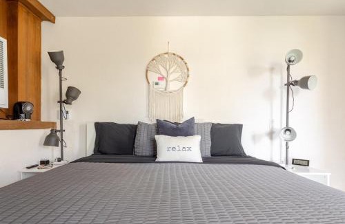 Point Richmond Apartment | Modern 2 BR 2BA Biz Friendly Duplex with Fast Wi-Fi and Workspaces