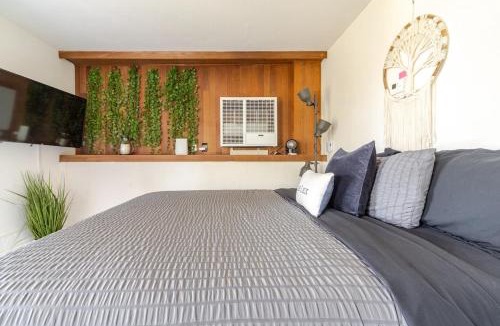 Point Richmond Apartment | Modern 2 BR 2BA Biz Friendly Duplex with Fast Wi-Fi and Workspaces