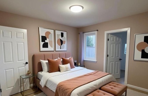 Excelsior Apartment | Modern 2BR 2BA Apartment Garden-View