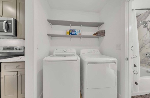 Sacramento House | Modern 2BR/2BA Close to Downtown