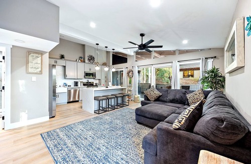 Fair Oaks House | Modern 2BR near American River: fire pit, hilltop views, sleeps 5