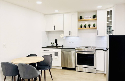 South San Jose House | Modern 2BR Near SJC | W/D | FirePit | Free Parking