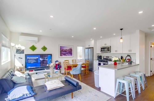National City House | Modern 3-Bed 3-Bath w King Bed, Crib, near San Diego Gaslamp, Downtown, Beach!
