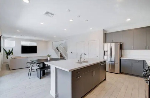 North Las Vegas House | Modern 3BR 2.5bath home North LV