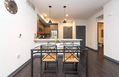 Little Tokyo Apartment | Modern 3BR City Escape | Balcony & Rooftop Pool