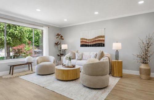 Dublin House | Modern 3BR Dublin - Office, Laundry & Private Yard