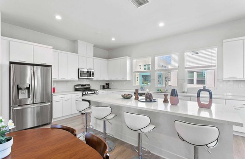 Platinum Triangle House | Modern 3BR Family Retreat｜Garage Access｜Pet-Friendly｜ Dedicated Workspace #41823