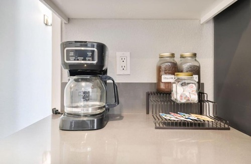 Paradise Valley Apartment | Modern 3BR Home Pets, 7 Min to Airport, Parking