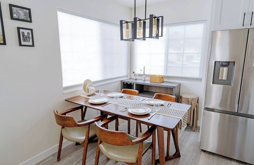 Paradise Valley House | Modern 3BR 2BA/Family Friendly/Smart Toilets/EV Charging/SFO