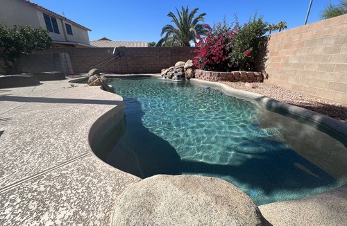 Avondale House | Modern 4 Bedroom Home with POOL-GOLF-Foosball-PingPong-Turf