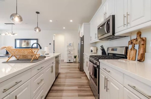 Lancaster House | Modern 4BR-3BA Home Family Friendly