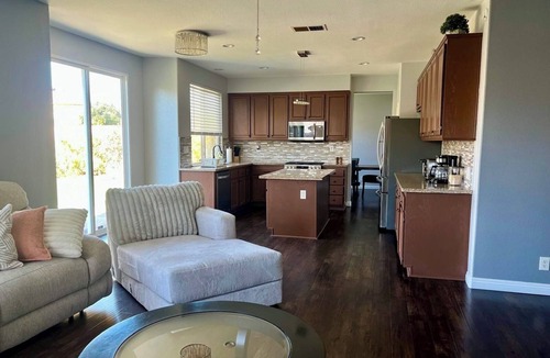 Eastvale House | Modern 4BR Eastvale Home Game Room Pet Friendly 6-Car Parking