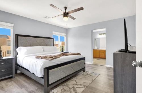 Rhodes Ranch House | Modern 4BR Home with Gym & BBQ near Strip