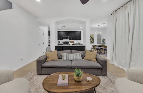 Ashley Heights House | Modern 4BR + Loft Family-Friendly Gilbert Stay Sleeps 11