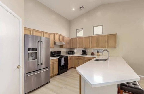 Avondale House | Modern 4BR Retreat with Game Room, Backyard & BBQ