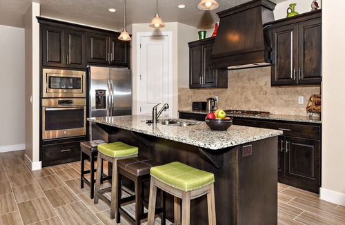 St. George House | Modern 4BR Sleeps 14 w/Game Room - Walk to Pool