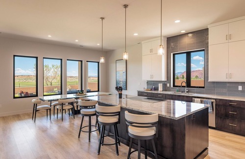 St. George House | Modern 4BR w/All Kings on 6th Hole - Pet Friendly