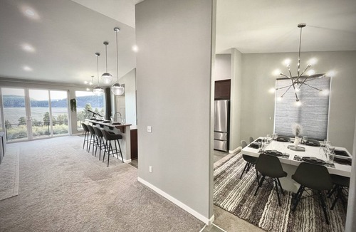 Klamath Falls House | ⭐️ Modern 4BR W/View - Crater Lake National Park - Running Y Resort ⛳️ House