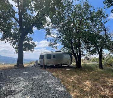 Dunlap Other | Modern Airstream with amazing view - 10 to 15 minutes from Kings Canyon National Park