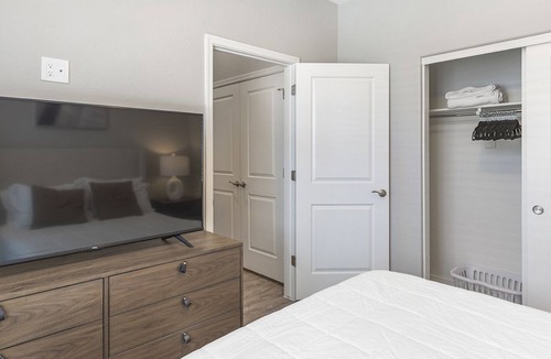 Litchfield Park Apartment | Modern Apartment in Prime Location (ID8464X51)