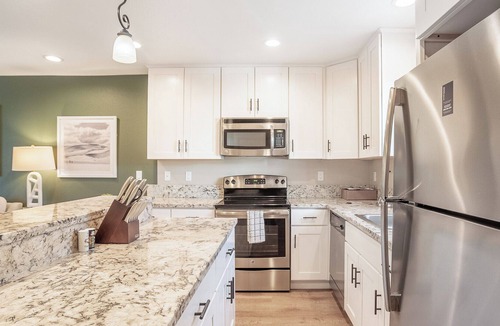 Centerville Apartment | Modern Apartment in Prime Location (ID8203X92)