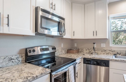 Centerville Apartment | Modern Apartment in Prime Location (ID8203X92)